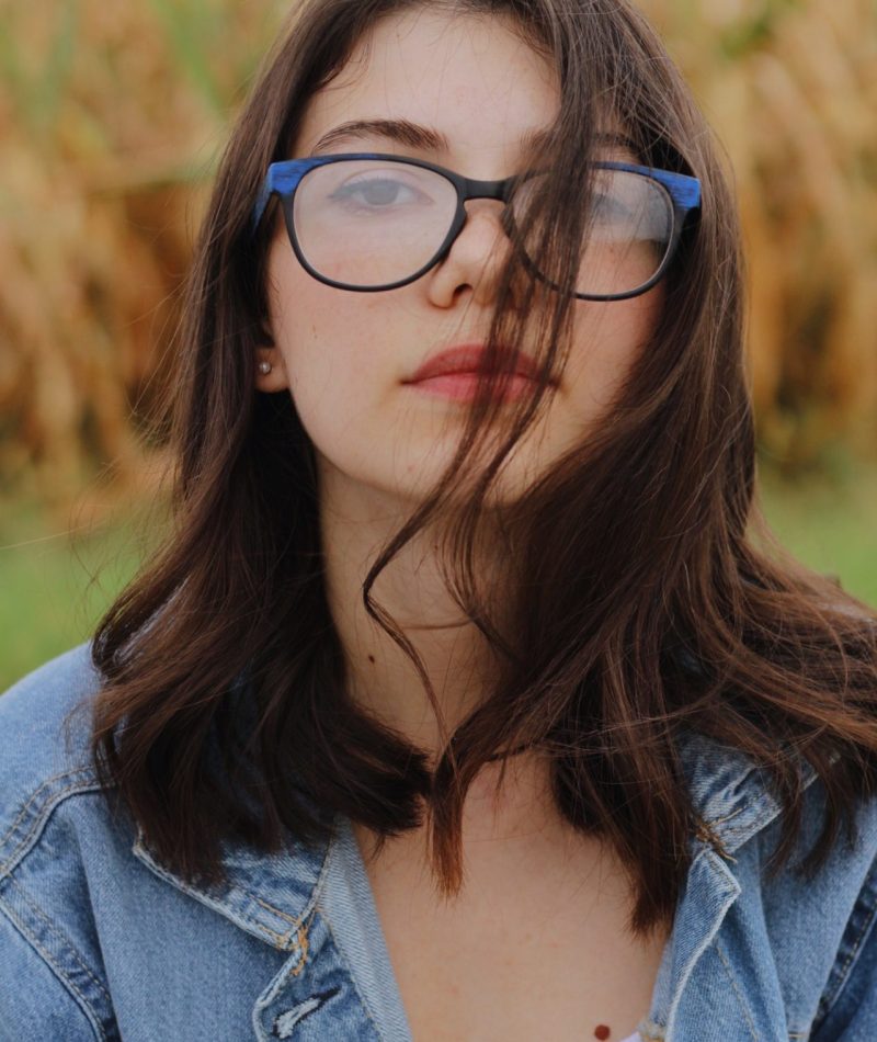 portrait-beautiful-woman-in-a-eyeglasses-e1643335568176
